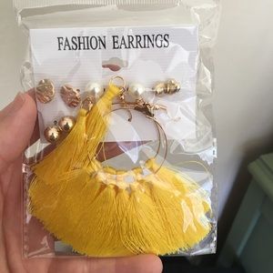 Set of earrings